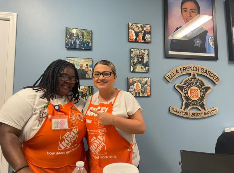 South Loop Chicago tweet media