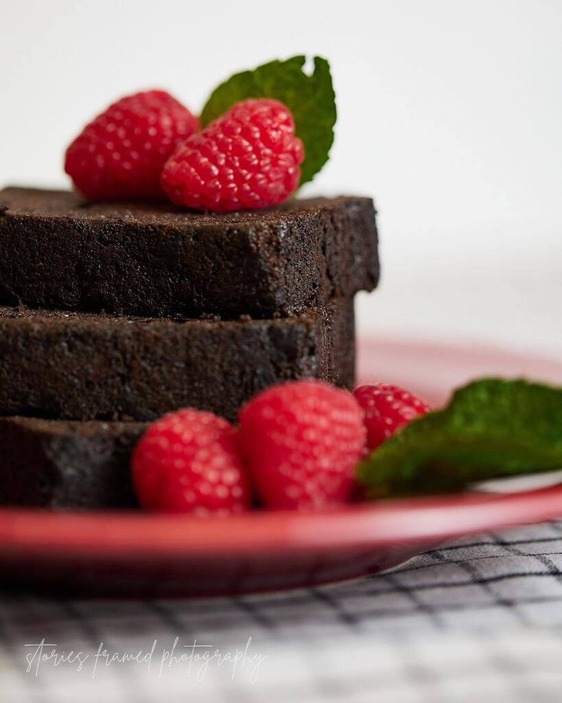 storiesframed's tweet photo. #DevilsFoodCakeDay

because... yum. https://t.co/a8S7JMWIwQ https://t.co/o7C97QyytP