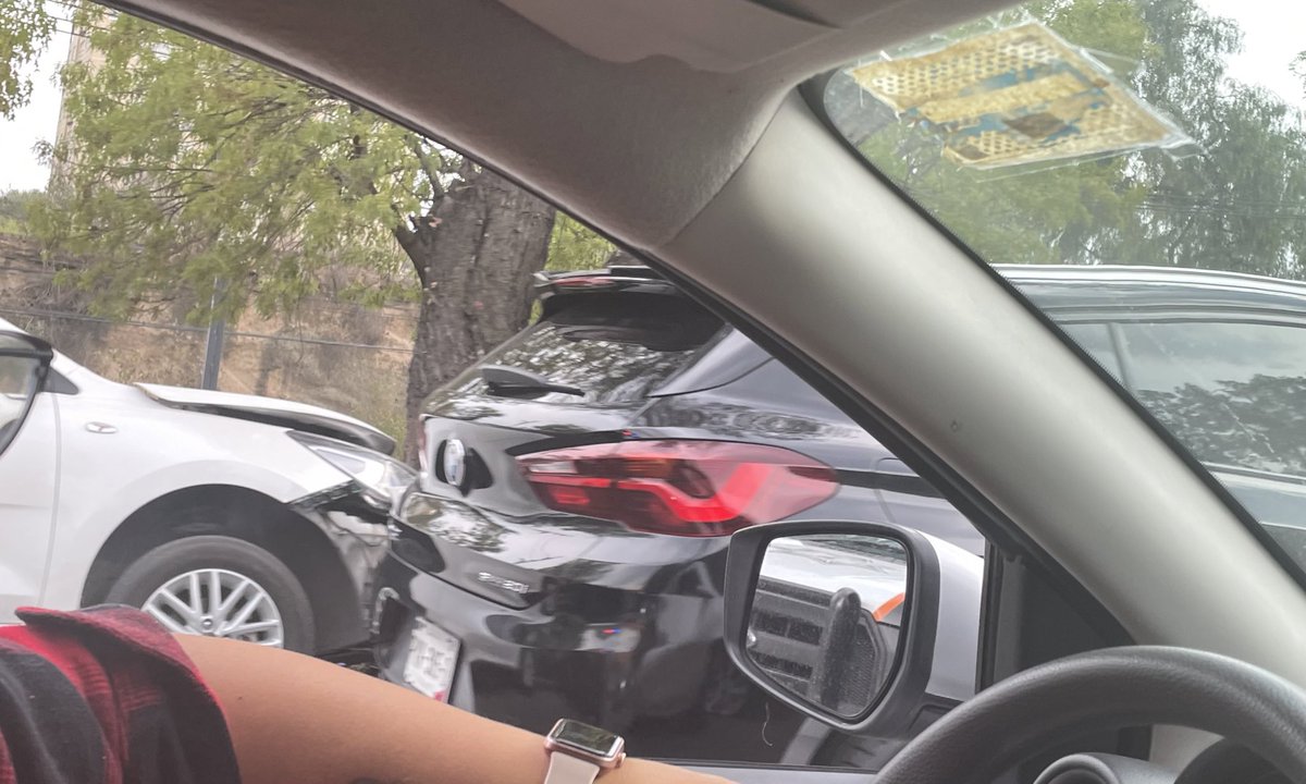 mAc00kiE's tweet photo. Accidente sobre Av. Lomas Verdes frente a la Acrópolis, transitó lento dirección presa Madin.  Cc. @trafico889 https://t.co/ycxklWYrAs