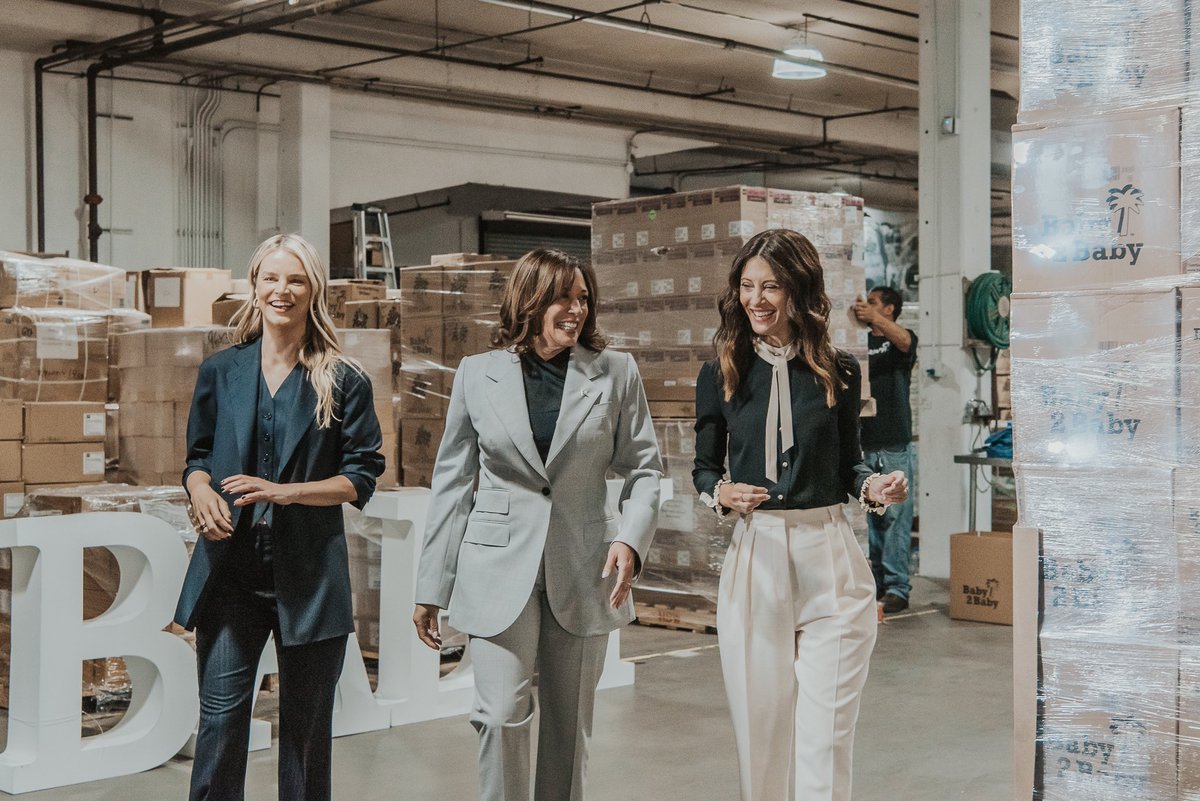 baby2baby's tweet photo. We were extremely proud to host @vp Kamala Harris for a tour of our headquarters to celebrate the launch of a new Baby2Baby pilot in partnership with @hhsgov. 

📸 : @rachelborkowphoto https://t.co/3jsmVrxwRT