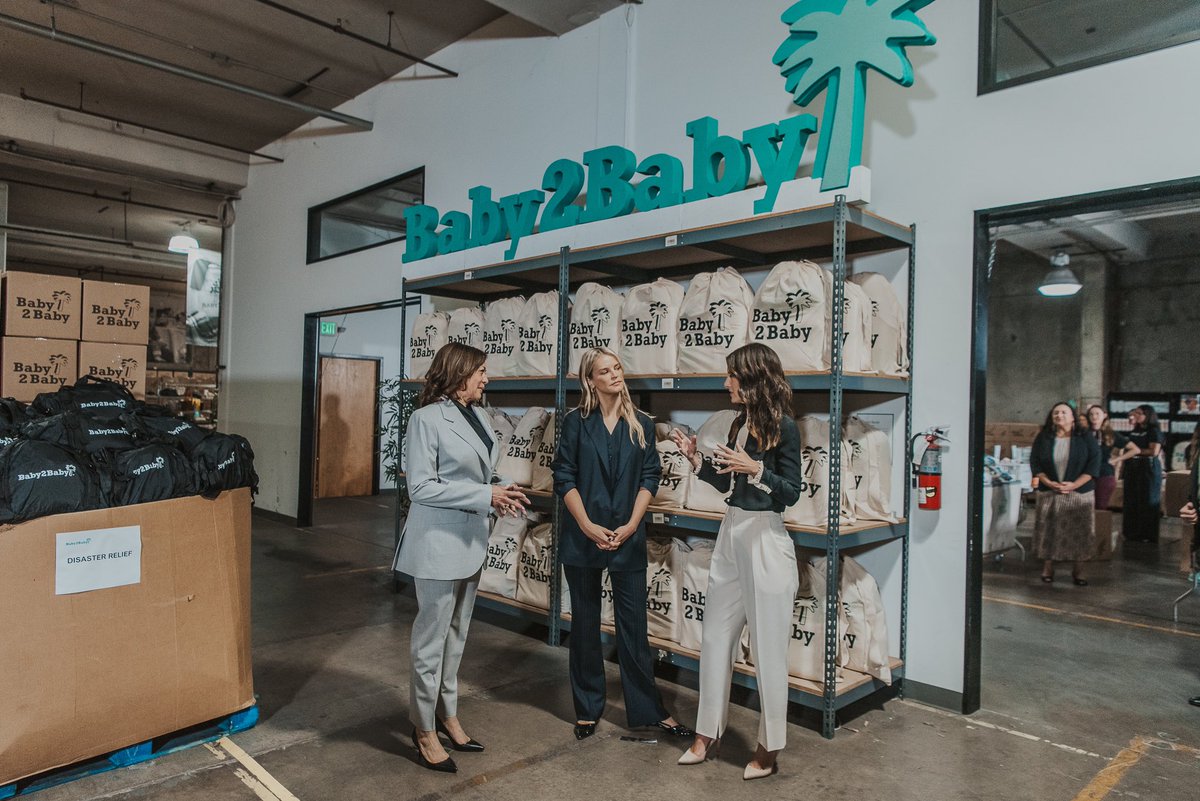 We were extremely proud to host @vp Kamala Harris for a tour of our headquarters to celebrate the launch of a new Baby2Baby pilot in partnership with @hhsgov. 

📸 : @rachelborkowphoto