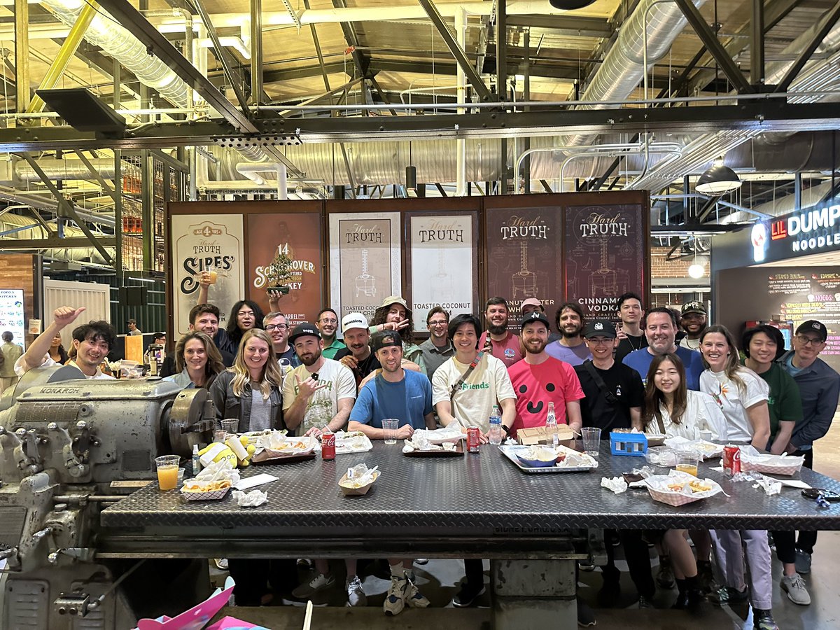 philip_yoong's tweet image. VeeCon Meet-Up!
 @proof_xyz x @moonbirds x @veefriends x @mayaclub_xyz x @deadbirds_io x @lostbirds_xyz x @cockpunch x anyone else who was kind enough to join! 😁