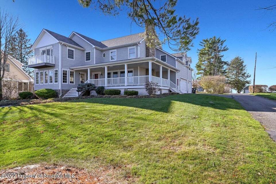 ClassicProp's tweet photo. 🚨 OPEN HOUSE! 🚨
This Sunday 05/21/2023, 12:00 PM - 02:00 PM 
Come check out this beautiful home, perfectly situated on the famous Crystal Lake!

🏠 979 Crystal Park Blvd. Clifford Twp, PA 18407
💰 $2,499,000

This home boasts beauty in every season. It… https://t.co/HCb0KGvKr7 https://t.co/BtRSC6wQrE