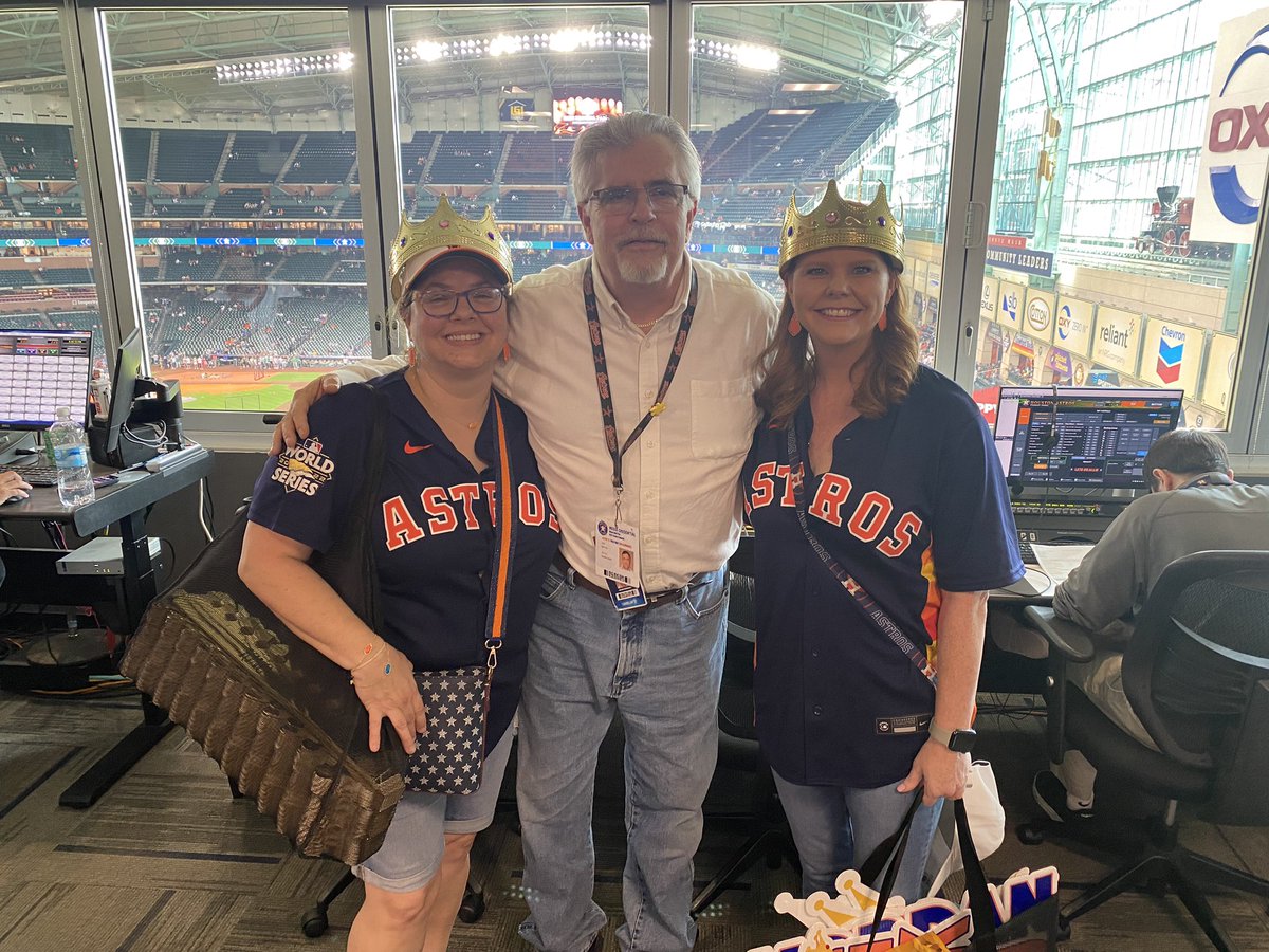 CSPMachine's tweet image. We got to visit Mission Control today! What an incredible experience! Bob Ford was amazing and the whole crew welcomed us with open arms!!! 
@RockinnRR 

We are giving away 600 crowns in section 153, 154 and 155! Let’s bling out right field!

#tuckercrowncraze