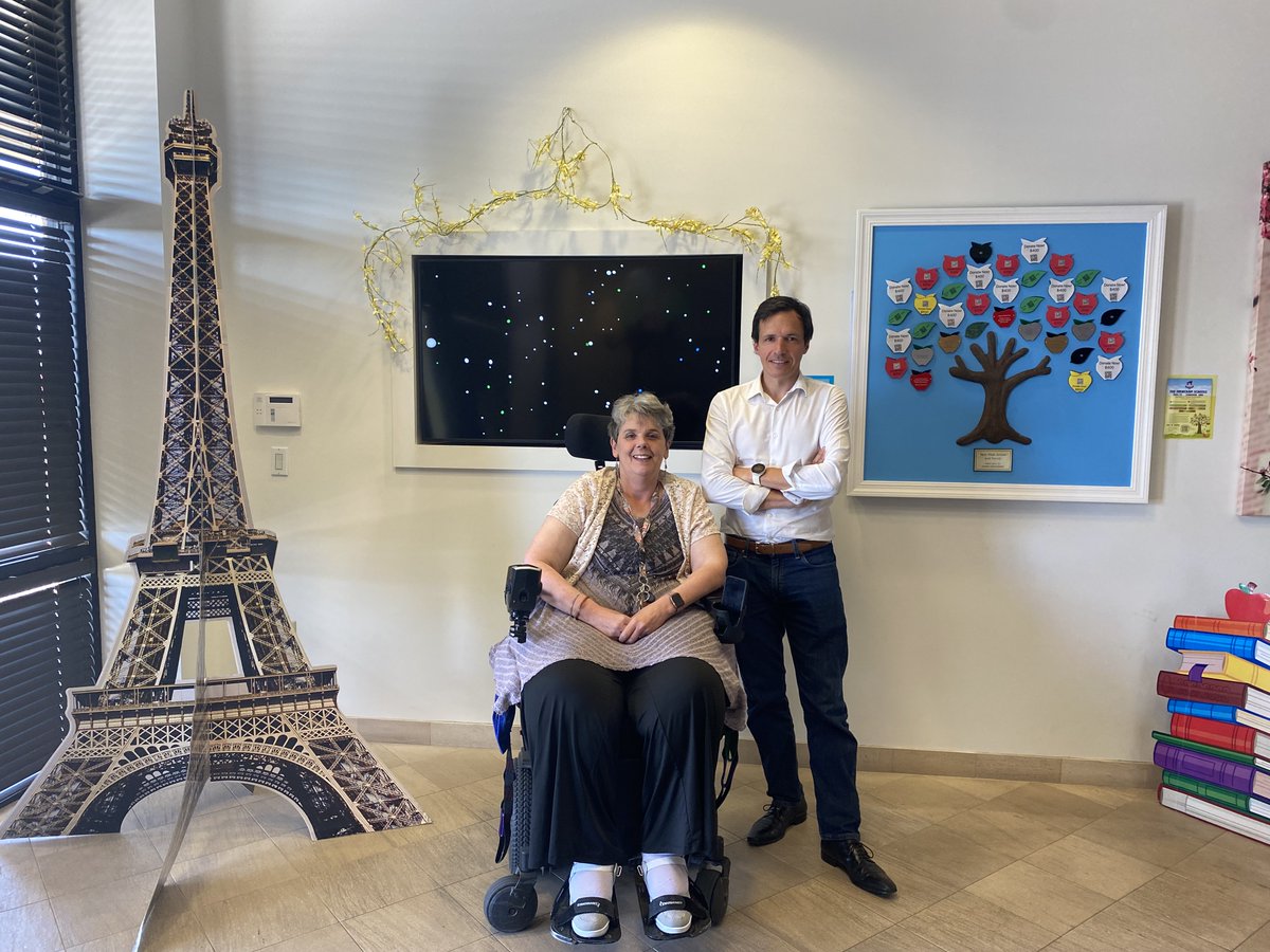FranceinLA's tweet photo. Il a pu également visiter à Phoenix: FrenchAm Schools, notre école de français d’immersion, et l’International School of Arizona @ISAZpalominos, homologuée par @aefeinfo. #FrenchForAll @franceintheus https://t.co/kGLyqs8UsE