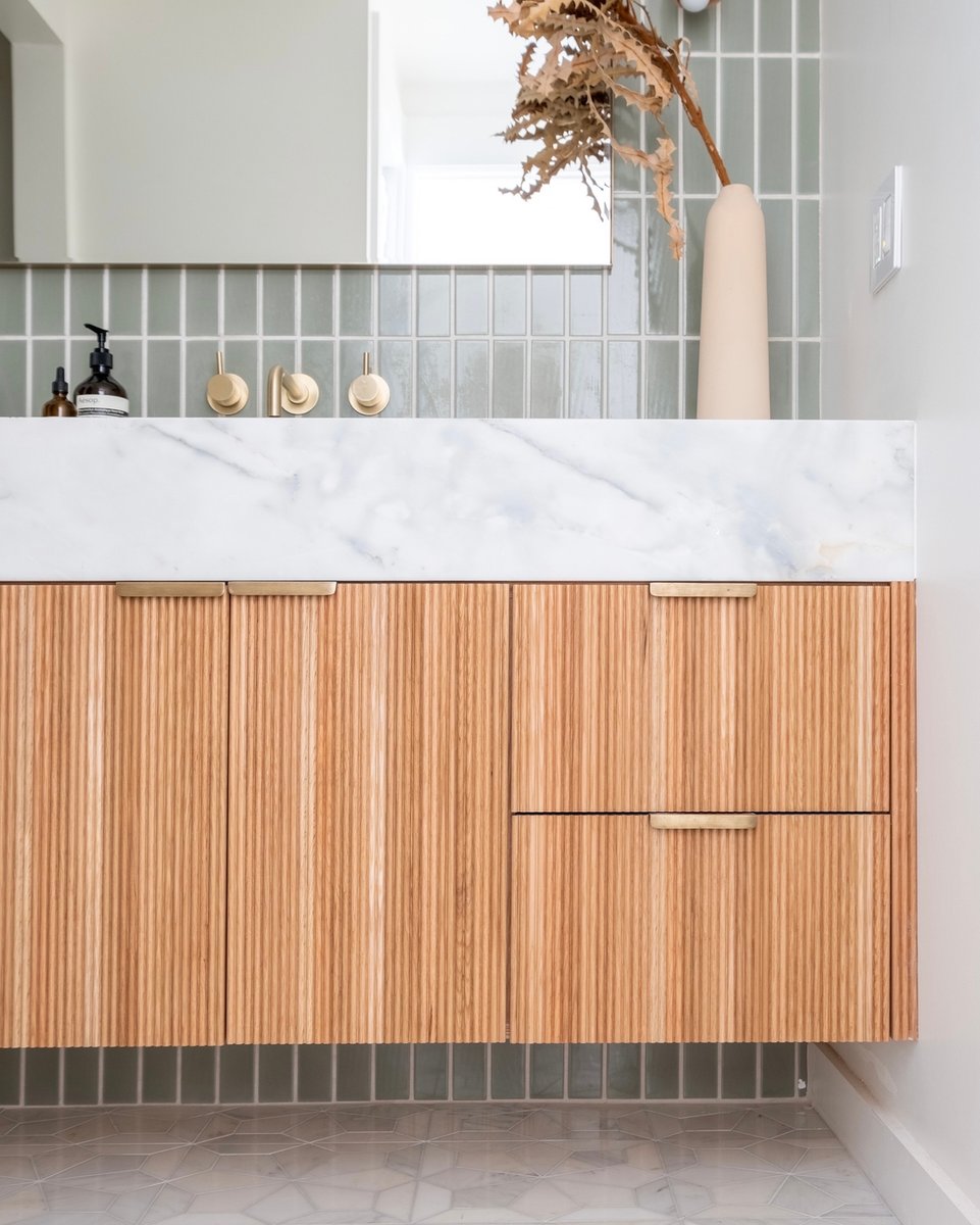 We just absolutely LOVE this vanity design by @dannygcreatuve for GRD. The blend of warm and cool tones of the Oak and Marble just make us giddy. Isn’t it amazing how much joy a home can bring to a person’s life? We think so! 

We can do the same for you! Now booking summer a