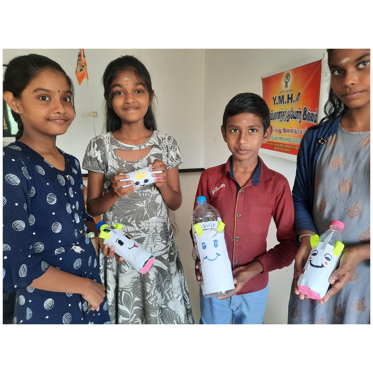 BiomeOcean's tweet photo. 🐬 Dive into the ocean of knowledge! Our education session highlighted the detrimental impact of plastic waste on marine conservation in Sri Lanka. Let's keep our oceans clean for the sake of all marine creatures. 💙 #PlasticAwareness #MarineConservation #CleanOceans https://t.co/cls5biTASG