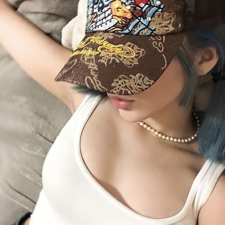 React and retweet for a 😻 pic