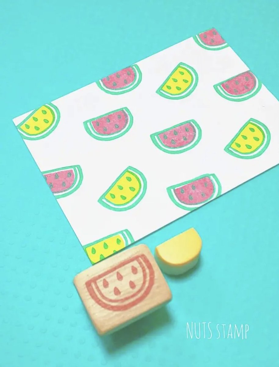 Ricky36618207's tweet photo. 消しゴムはんこ
【カラフル♪スイカはんこ】

再販しました🍉
切ったスイカと、色を付けるはんこの２個セット。

夏のスタンプをお楽しみいただけましたら幸いです😊

minne
⇒https://t.co/b2ITuAmdc7
Creema
⇒https://t.co/azhPCgwqX8

#消しゴムはんこ
#夏はんこ
#すいか https://t.co/5WVyvPH2em