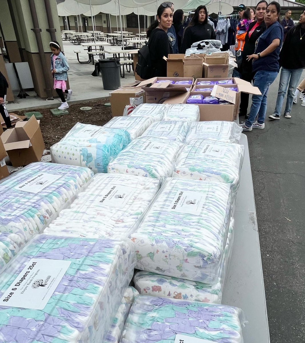 TigersLibby's tweet photo. Libby Spring Open House! We had a great turnout! Our #CommunitySchool resources provided hundred of diapers, hygiene products and socks! Our partnership with #LivedExperiences made sure our Libby community was supported. @OsideUSD https://t.co/1ID6ZH1ml0