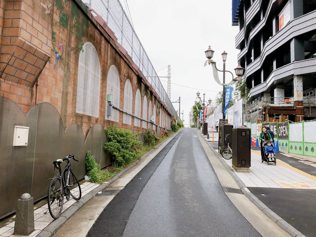 dvbeOyMMLbASI2A's tweet photo. なかのZERO大ホールはJR中野駅南口改札口を出て左へ。
直ぐに左方向へ、線路沿いの道をひたすら直進すると、ホームセンターの前がホールです♬
#nakano_ZERO_ 
#なかのzero大ホール
#島谷ひとみ
#島谷ひとみコンサート https://t.co/vw0upIp51P