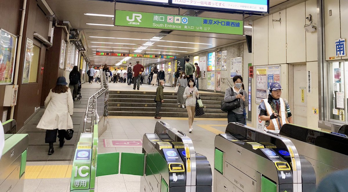 dvbeOyMMLbASI2A's tweet photo. なかのZERO大ホールはJR中野駅南口改札口を出て左へ。
直ぐに左方向へ、線路沿いの道をひたすら直進すると、ホームセンターの前がホールです♬
#nakano_ZERO_ 
#なかのzero大ホール
#島谷ひとみ
#島谷ひとみコンサート https://t.co/vw0upIp51P