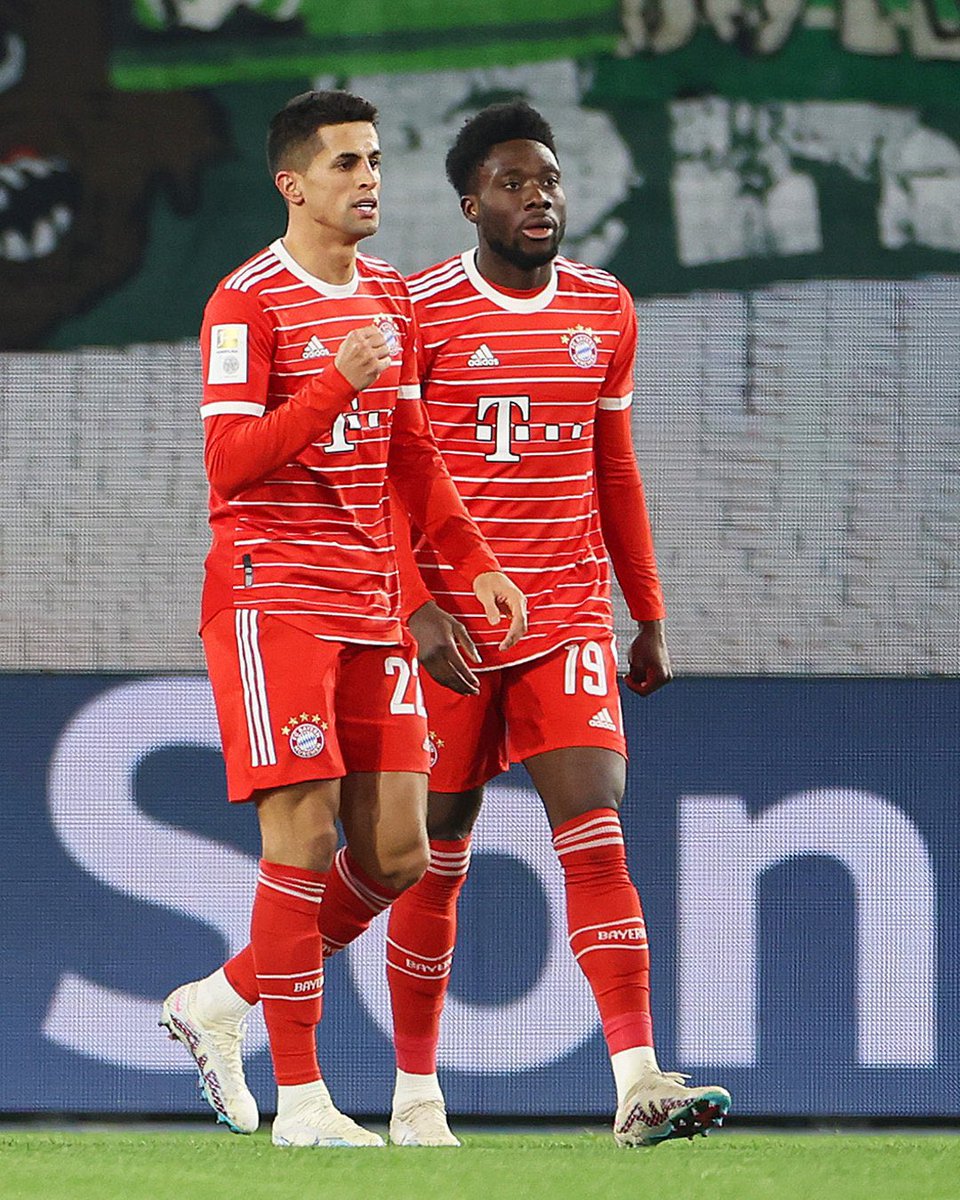 ❗️Juni Calafat has João Cancelo and Alphonso Davies in his notes as Madrid look to move Camavinga back to midfield. However, Davies is not for sale and Cancelo's situation is being monitored by Real Madrid. 

— @kerry_hau