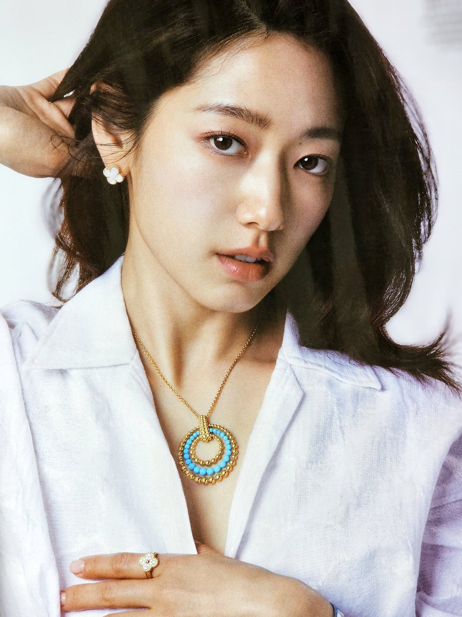 #ParkShinHye for @vancleefarpels jewelry 🤍

ctto