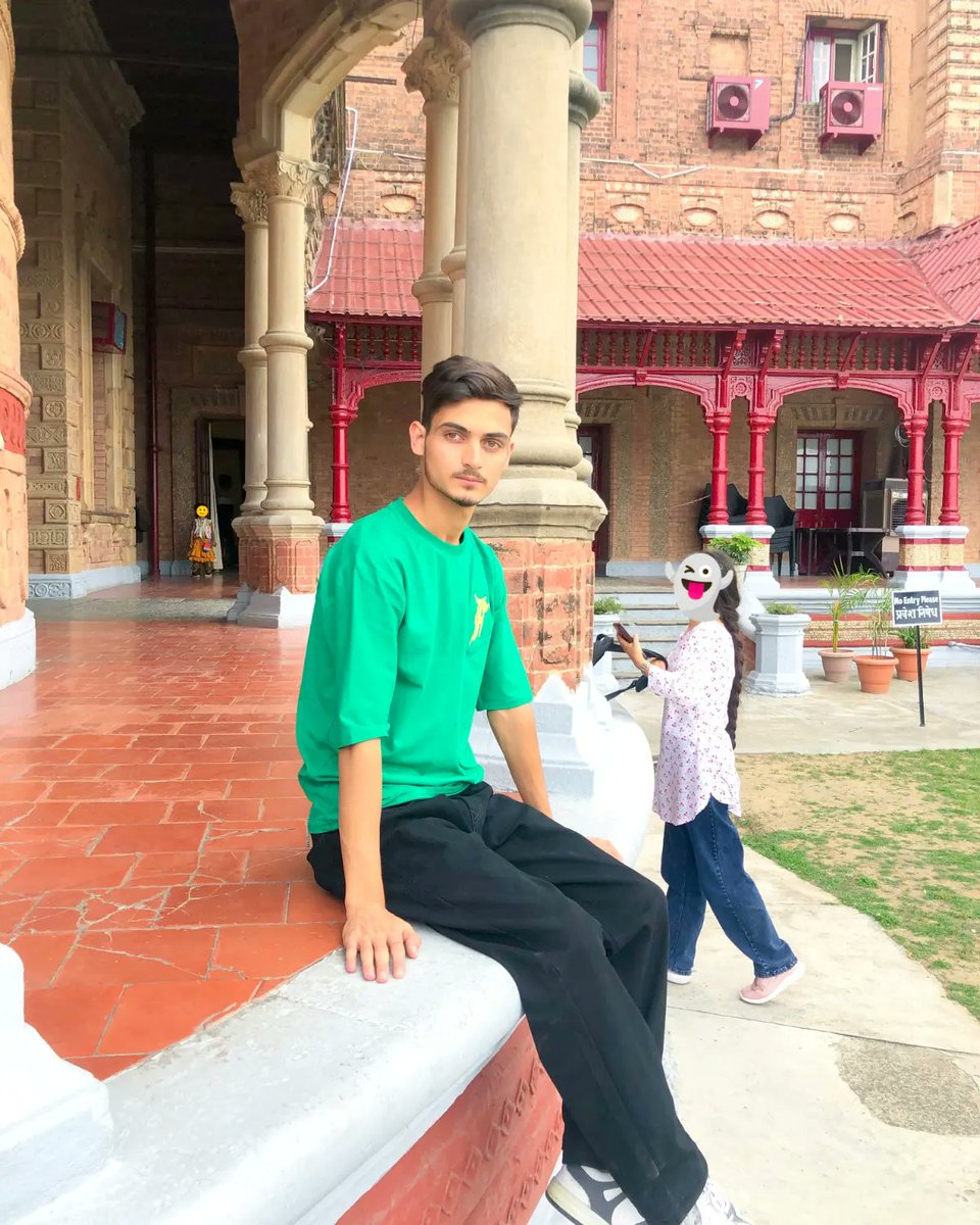azharshahmagray's tweet photo. Don't look at the caption look at me ... 🫂🤍
#simplyhappy
#jammu #Trending https://t.co/5JAKW86HST
