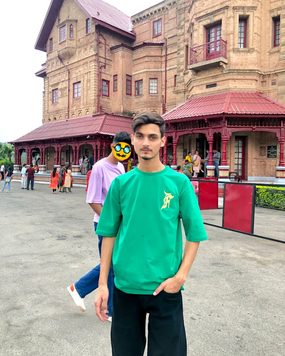 azharshahmagray's tweet photo. Don't look at the caption look at me ... 🫂🤍
#simplyhappy
#jammu #Trending https://t.co/5JAKW86HST