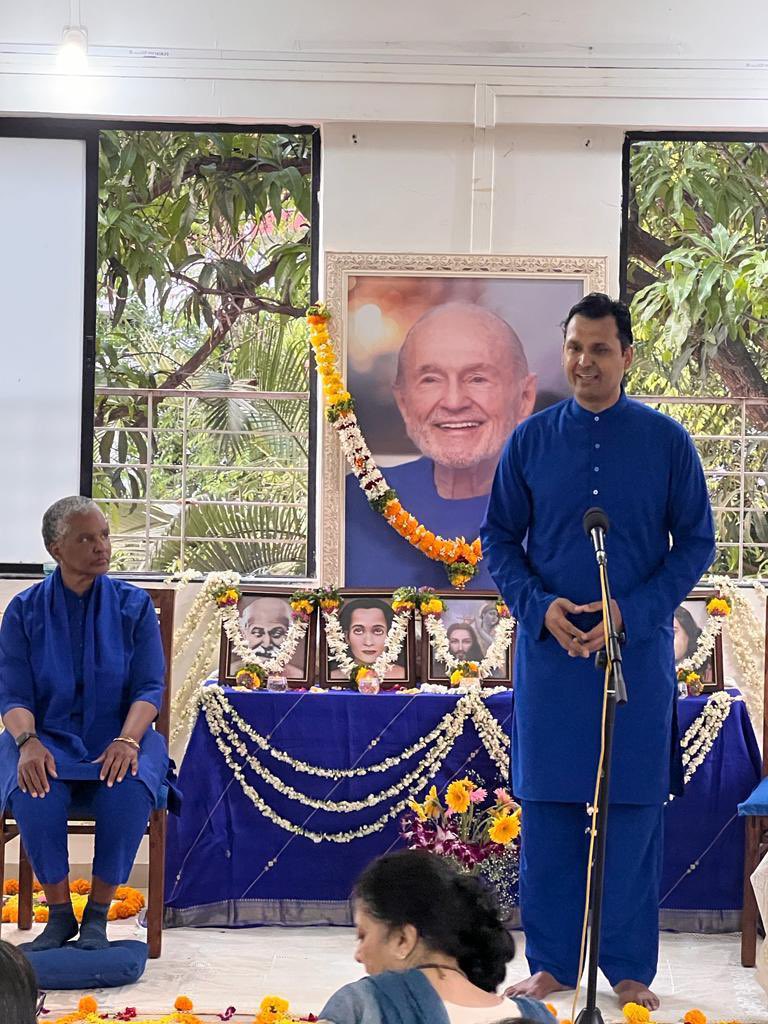 ananda_pune's tweet photo. Blessing and Satsang at the new centre of Ananda Sangha Pune by Nayaswami Dhyana, Nayaswami Jaya, Nayaswami Aditya and Nayaswami Bhavani. Followed by cake cutting for Swamiji’s birthday.
#happiness #meditation #spirituality #spiritulawakening #swamikriyananda #paramhansayogananda https://t.co/J6G0IHQiLR