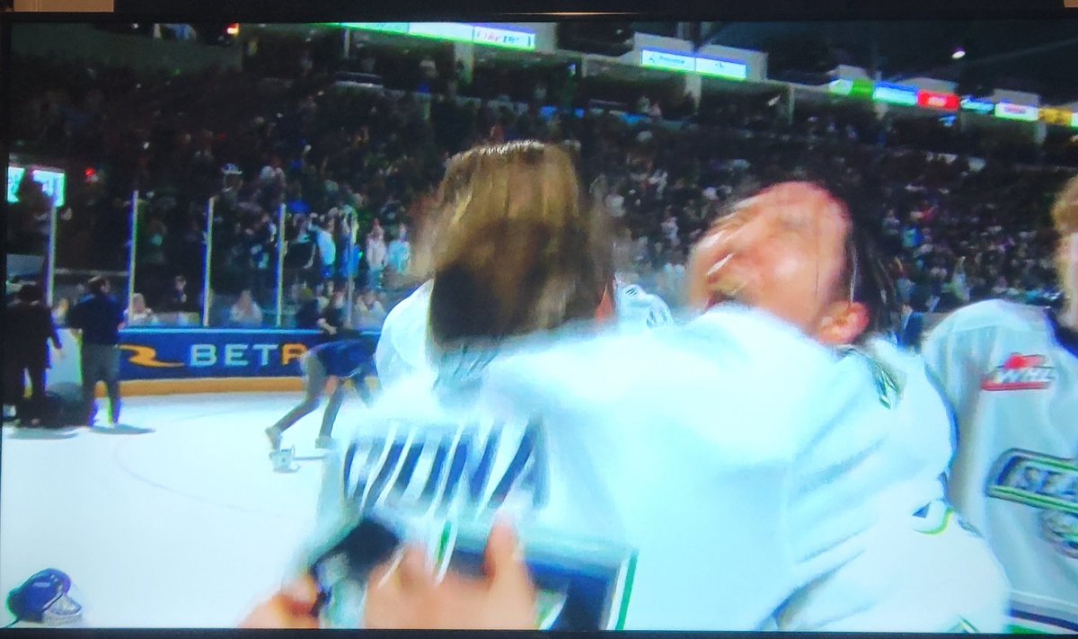 atsirkuw's tweet photo. @SeattleTbirds win!!!! WHL Champs!!! #BestInTheWest https://t.co/IRStrV7P2F