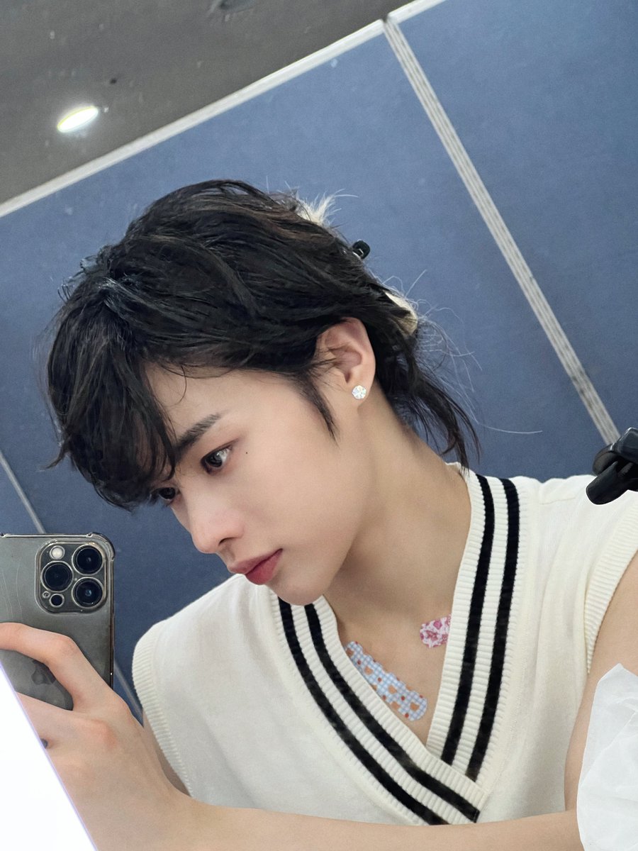 TPST_twt's tweet photo. [#한빈] TiE my hair up ^🔥^ https://t.co/fZwbML2gqh
