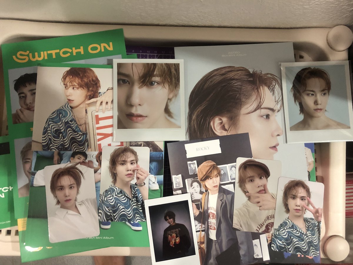 PurplemoonphGO's tweet photo. wts/lfb switch on album ( complete inclusion)

-onhand
-sco
-gcash
-dm to order https://t.co/4WTREDZpVH