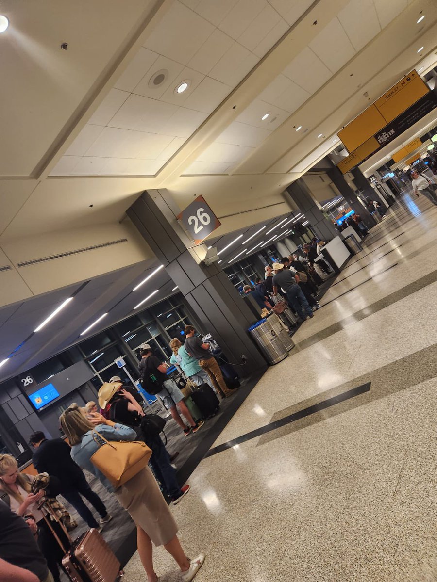 ElsaMarisa816's tweet photo. @AmericanAir why is flight 1276 still stuck in Austin?? Almost 7 hours later? They should have landed at 4pm in Dallas. Unbelievable 🤯 no accountability. https://t.co/Zwz7SO8ER4
