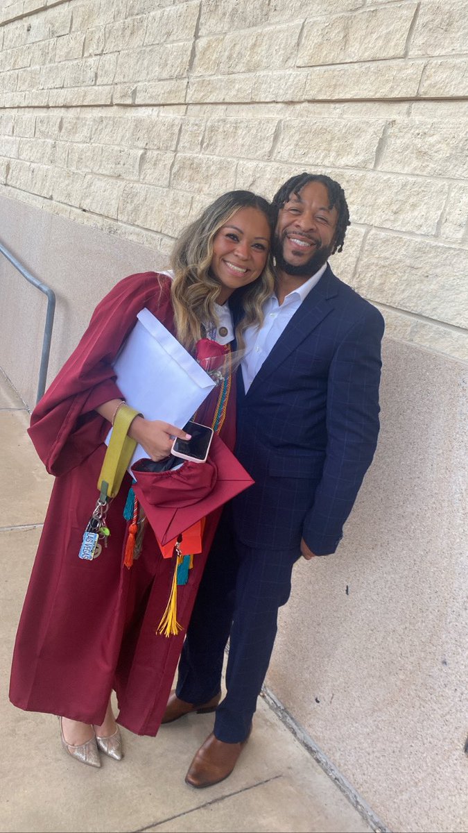 trieallife's tweet photo. Congratulations to my daughter Class of 2023🎓 Thank you Jesus 🙏🏾 #graduation #girldad #blessing #education #freshfitfocused https://t.co/expqZIPxyQ