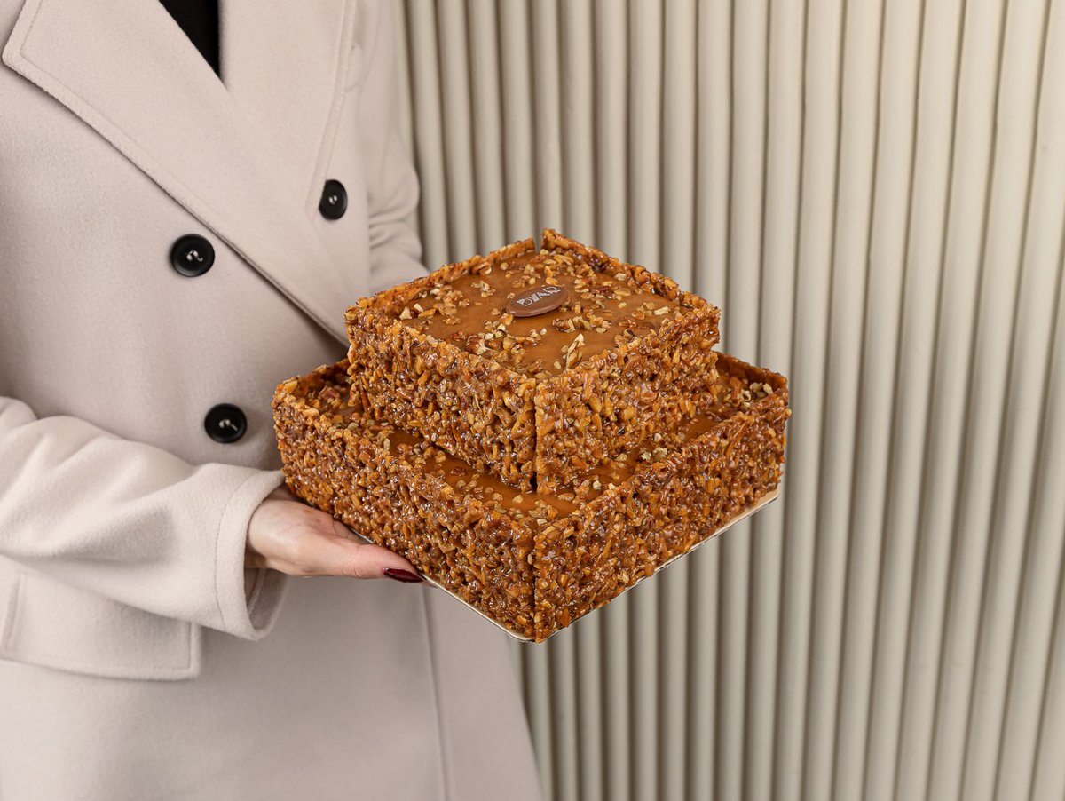 كيكة الجزر بالمكسرات متوفره دائما في فروعنا للاحتفال بجميع مناسباتكم 🤍