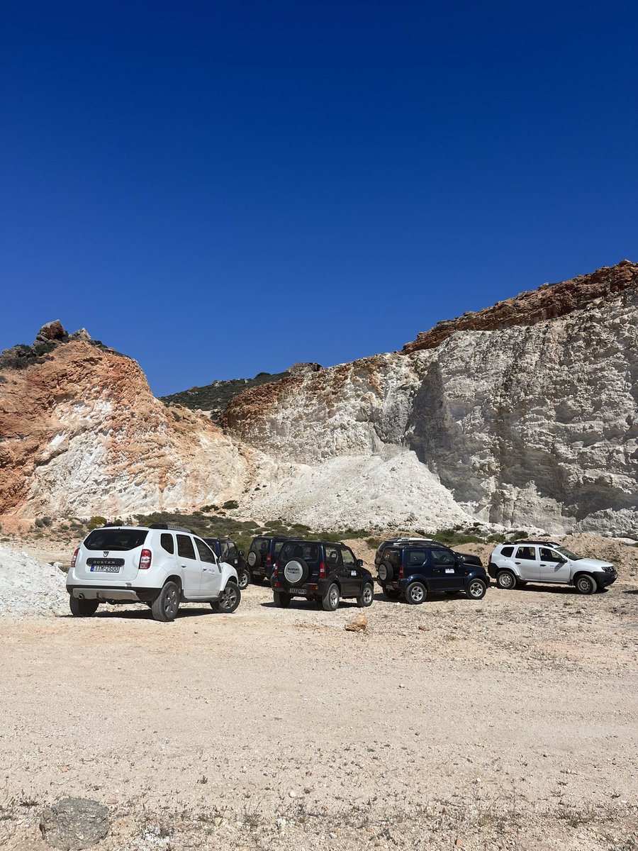 Erin Thompson tweet media