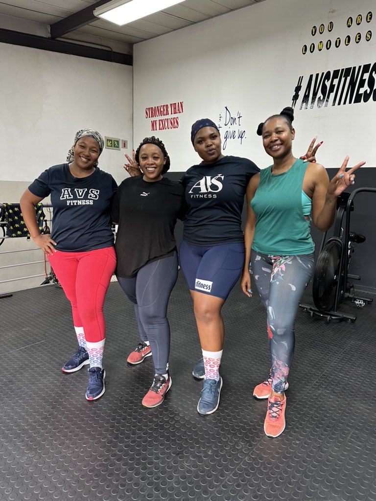 audas_vanschoor's tweet photo. WINTER WORKOUT TIPS โ
*GET A GYM BUDDY TO KEEP YOU ACCOUNTABLE THIS WINTER
TEXT YOU ๐ฒ
PICK YOU UP ๐
WORKOUT WITH YOU ๐๐พโโ๏ธ
JOIN #AVSFITNESS ๐จโ๐ฉโ๐งโ๐ง
REMEMBER WINTER IS 3 MONTHS LONG โผ๏ธ
#WINTERTIPS #PAYINMAY #WINTER #COLD #FUNCTIONALTRAINING #CONSISTENCY #WORKOUTINWINTER #TEAMAVS https://t.co/4nnjNq3aW3