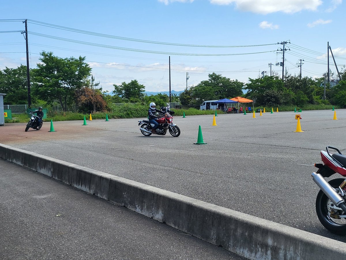 SPN_Circuit's tweet photo. 本日は快晴！
多目的広場ではグロリアスハート様によるライディングスクールが行われています！

#スピードパーク新潟
 #グロリアスハート https://t.co/ZbhvfIG1Ip