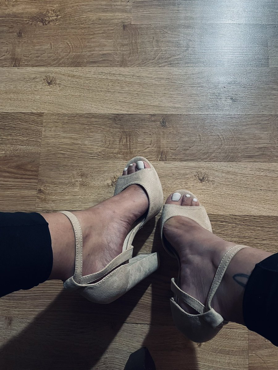 Shoes on or off? 
#heels #arches #salsanight #dance