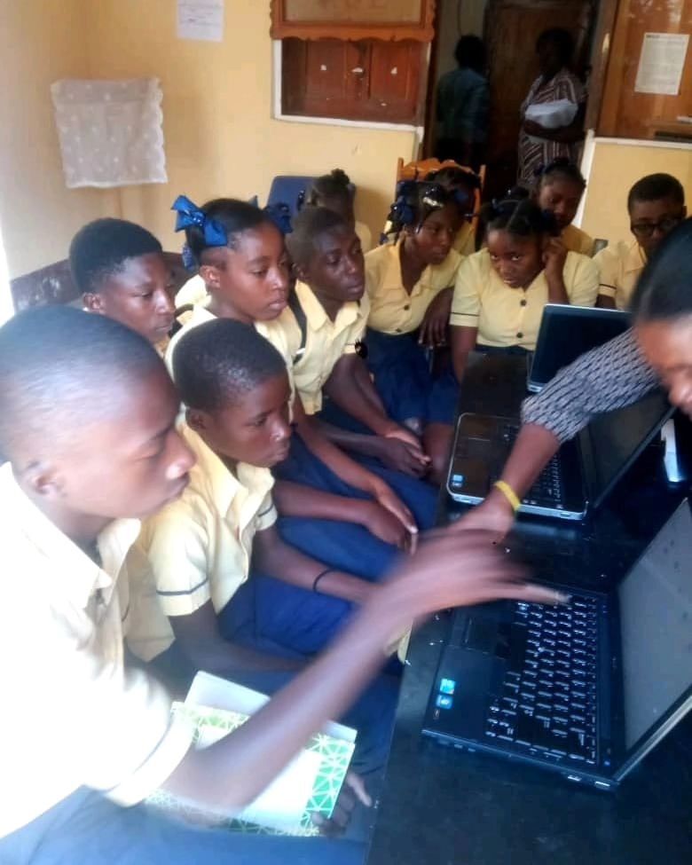 DJCasperts's tweet photo. We are working on building computer Labs for schools in Haiti and need all the donations we can get: #ComputerParts, #Laptops, #harddrives We are not looking for one great donation but a lot of meaningful contributions will help us reach our goal. Any do… https://t.co/RNyevGMdZQ https://t.co/uVdx7hJUpj