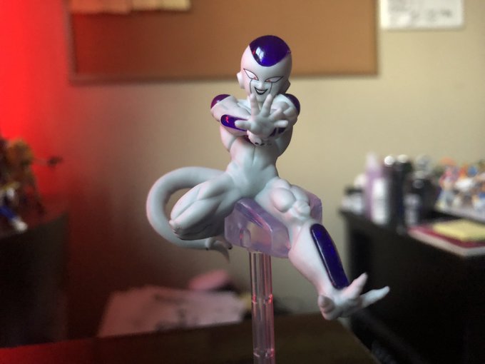 4 pic. Some of the coolest gashapon I own https://t.co/pKoxvii03k
