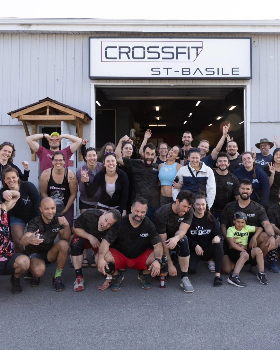 JVaRoJ's tweet image. Your friendly Crossfit competition 💯💯💯
#crossfit #sports #friends