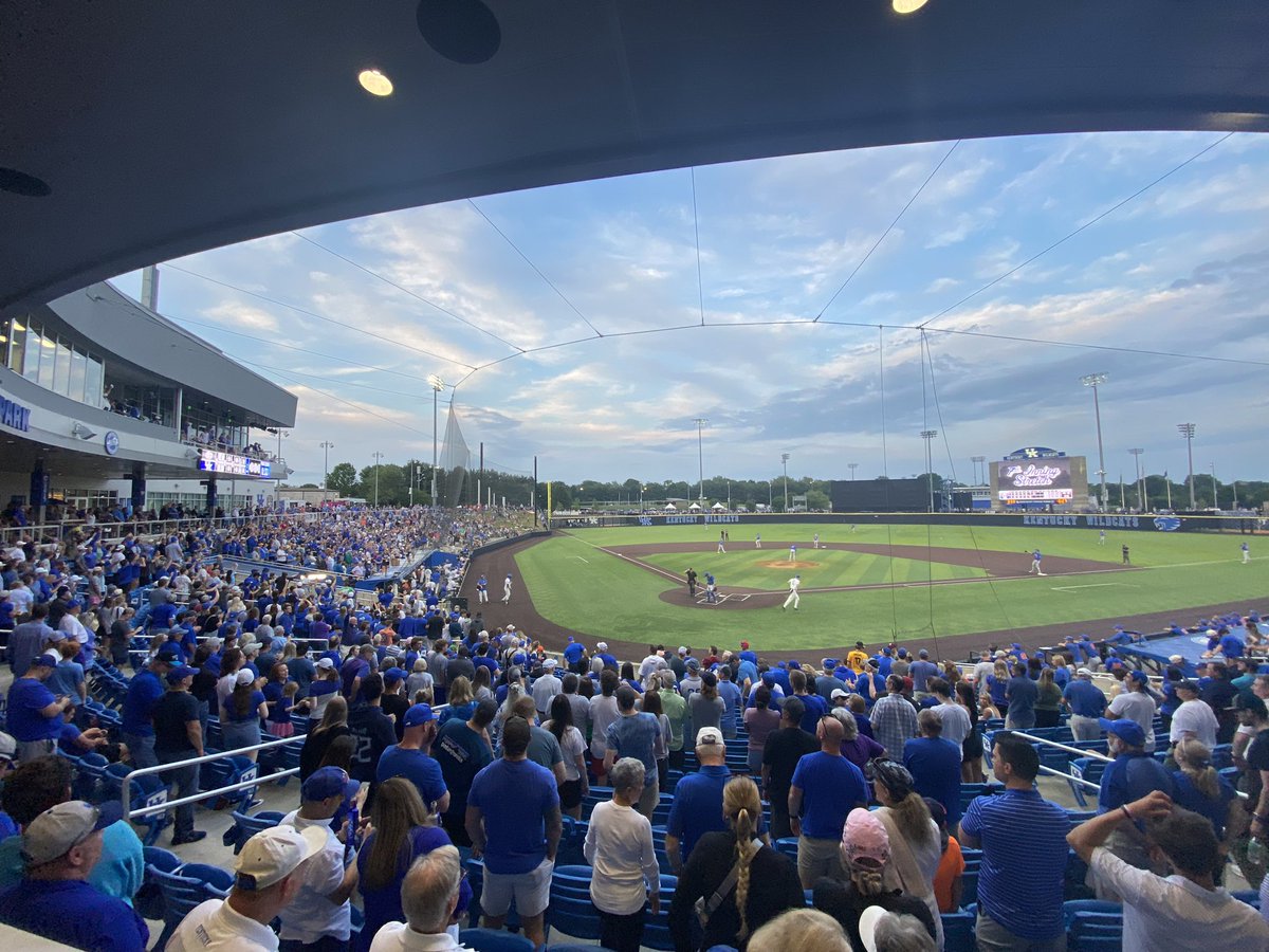 jareckiar's tweet photo. What a night. This #SECGrad is going to miss this. ๐ฅฒ https://t.co/onDpC7XIIC