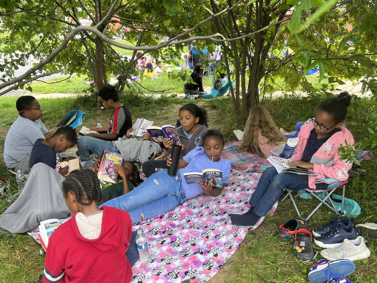 CHES_TAG's tweet image. 20 DAYS TILL SUMMER☀️
Day #19 - Afternoon Book Nook 

@capitolheightse we will be having
TECHNOLOGY FREE Activities in the afternoons for the rest of the school year!
#theCHESway #technologyfree #ches20daystilsummer #CHESROCKS #chesBookNook