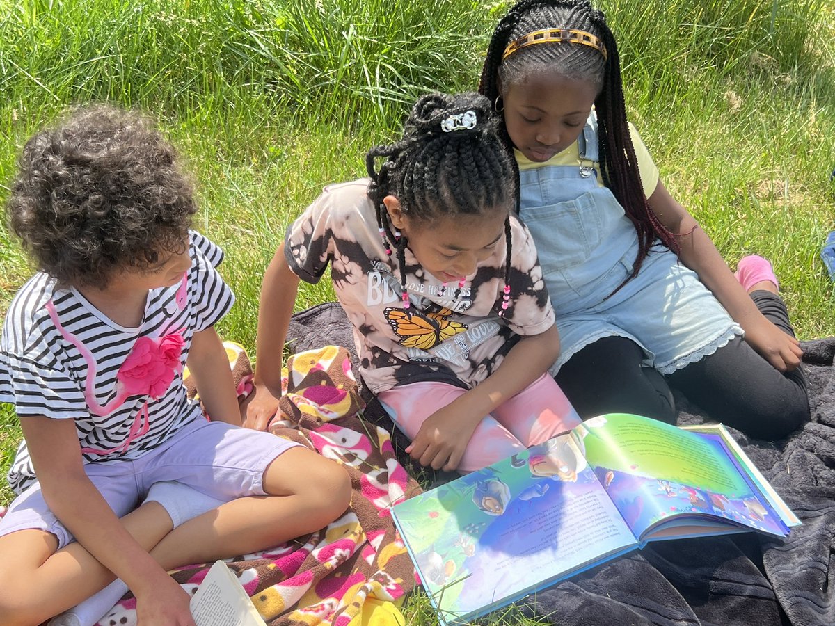 CHES_TAG's tweet image. 20 DAYS TILL SUMMER☀️
Day #19 - Afternoon Book Nook 

@capitolheightse we will be having
TECHNOLOGY FREE Activities in the afternoons for the rest of the school year!
#theCHESway #technologyfree #ches20daystilsummer #CHESROCKS #chesBookNook