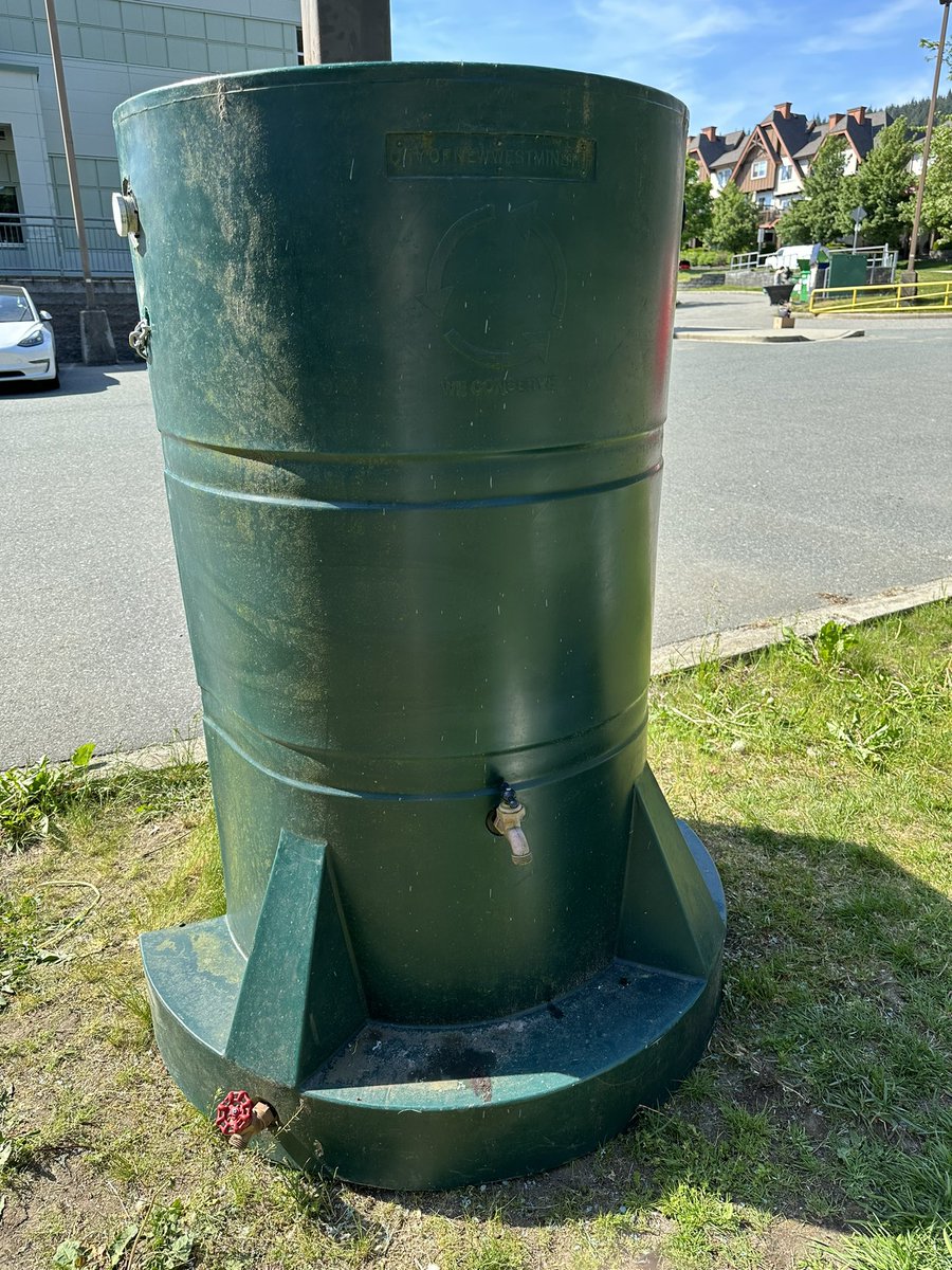 The newest addition to our schools garden beds - a rain barrel! #teachoutdoors #gardenclassroom #outdoorlearning #learningoutside #teacher #elementaryteacher #outdooreducator