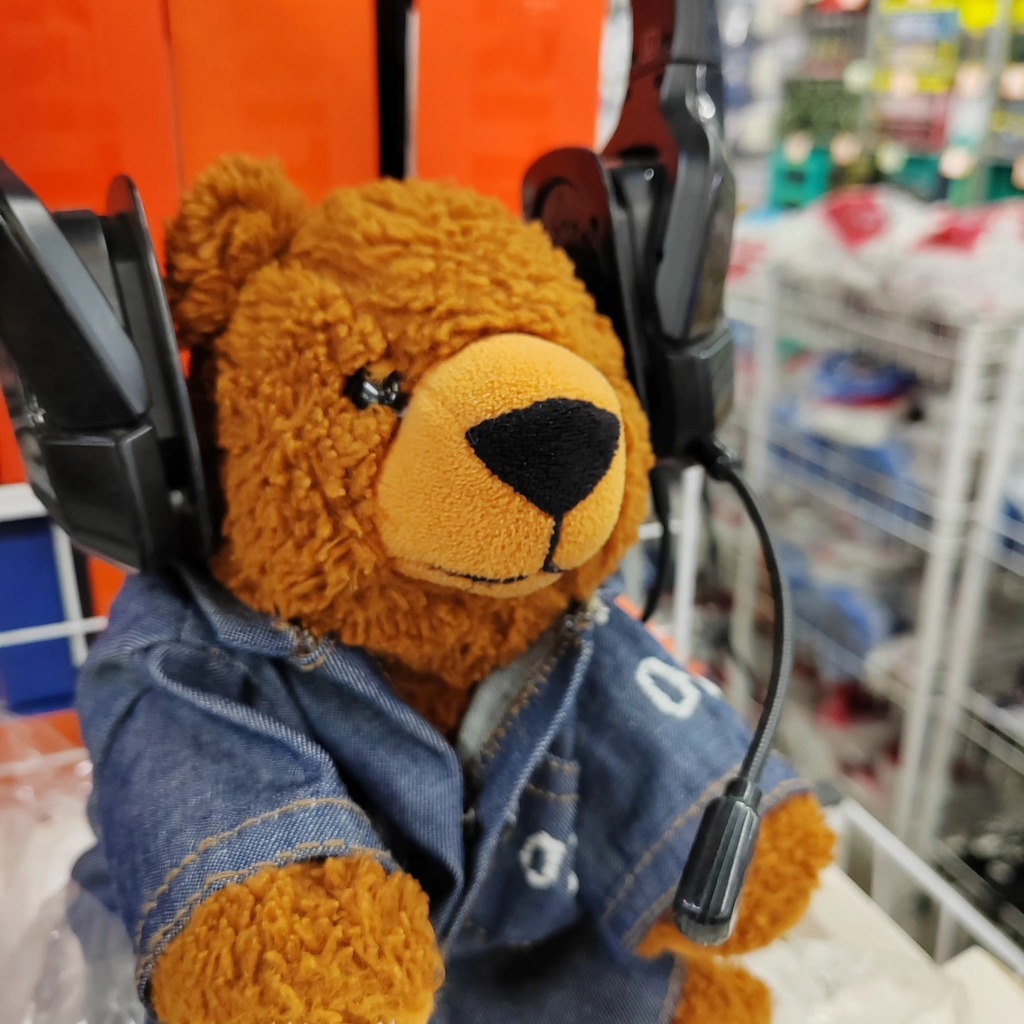 Estos audífonos de @brighttechoficial son para escuchar AC/DC 🐻🤗 #plushiesofmexico #bearswithjobs #teddybear #plushie #plushiesofinstagram #plushies #plushielife #plushieworld #plushiesoninstagram #teddybearsofinstagram #plushiephotography #plushiecommunity #teddybearsoninst…