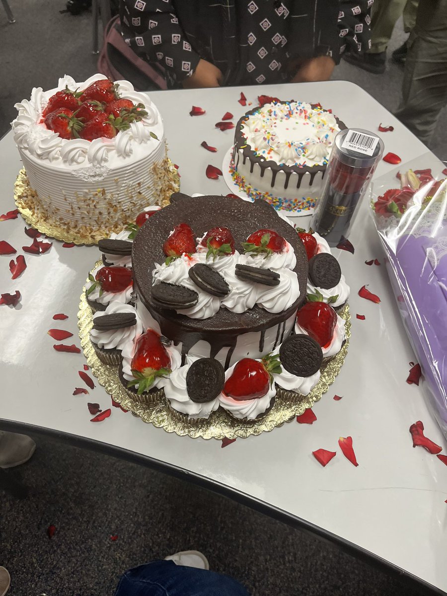 Friyay! I’m feeling so loved and appreciated by our newcomer students at MMS🥰Thank you families for putting your trust in us <a href="/MontgomeryCVUSD/">Montgomery MS</a> <a href="/CajonValleyUSD/">CajonValleyUSD</a> <a href="/BessmaGarmo/">Bessma Garmo M.Ed.</a>