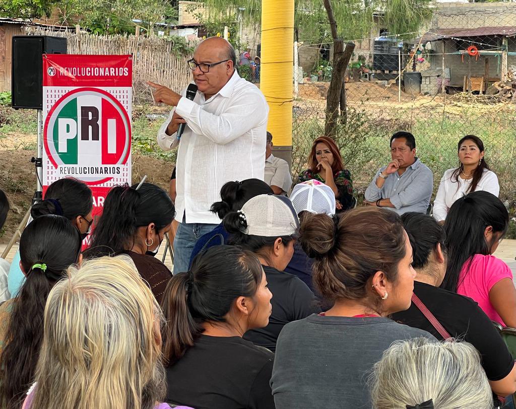 marco_cuevas_'s tweet photo. Esta tarde nos reunimos con nuestra militancia del @PRIOaxaca_ en el municipio de Cuilapam de Guerrero. https://t.co/RXKlT5hSN2