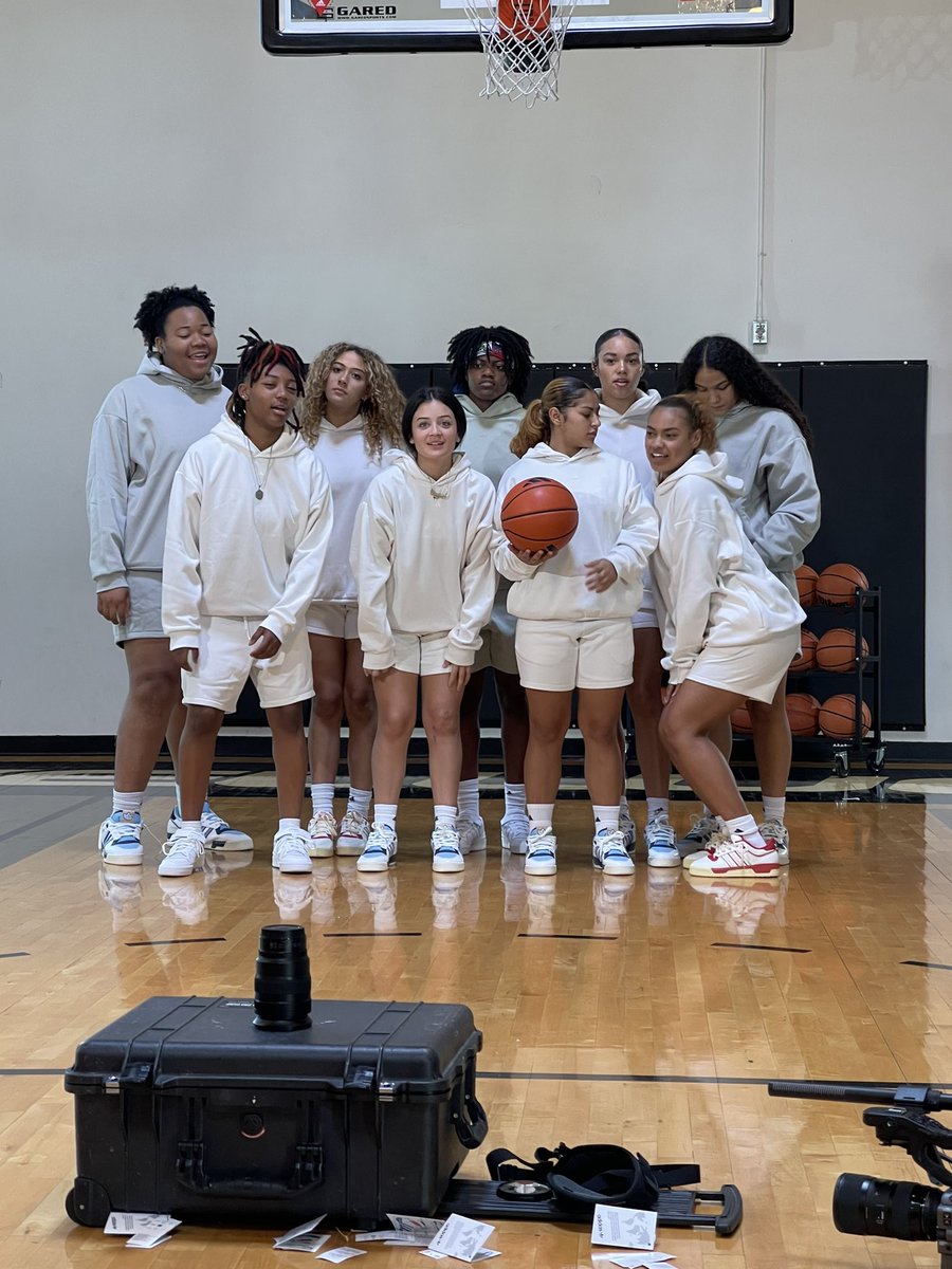 Eduardo10120239's tweet image. Appreciate the gear @3SSBCircuit @exposurebball_  @Jsizzle_elite