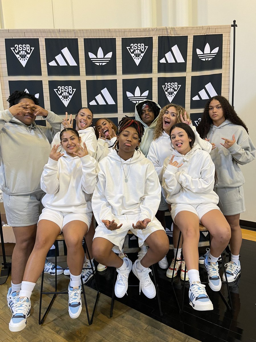 Eduardo10120239's tweet image. Appreciate the gear @3SSBCircuit @exposurebball_  @Jsizzle_elite