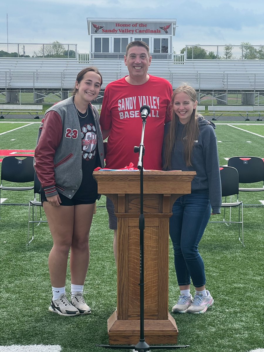 svlocalschools's tweet photo. 🎓The Class of 2023 celebrated their last day today by participating in graduation rehearsal and Senior Day! After the rehearsal, SV's co-valedictorians practiced their speeches on the field. We are so proud of the Class of 2023! Join us Sunday at 2 p.m. for commencement!🎓 https://t.co/E3WIcTf8mW
