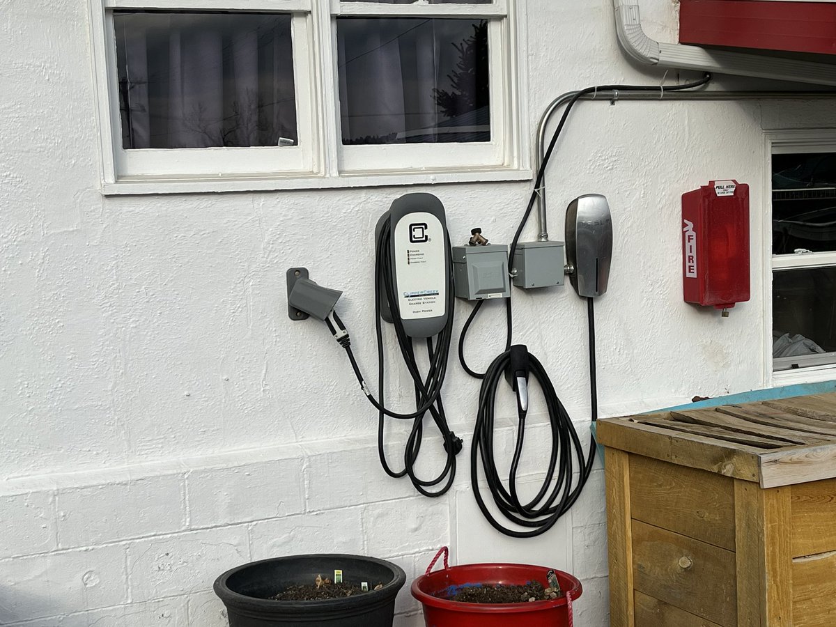 pluginsites's tweet photo. Is this where Tesla destination charging was born? 🧐 #CusterSD https://t.co/mFl9oJMhTf