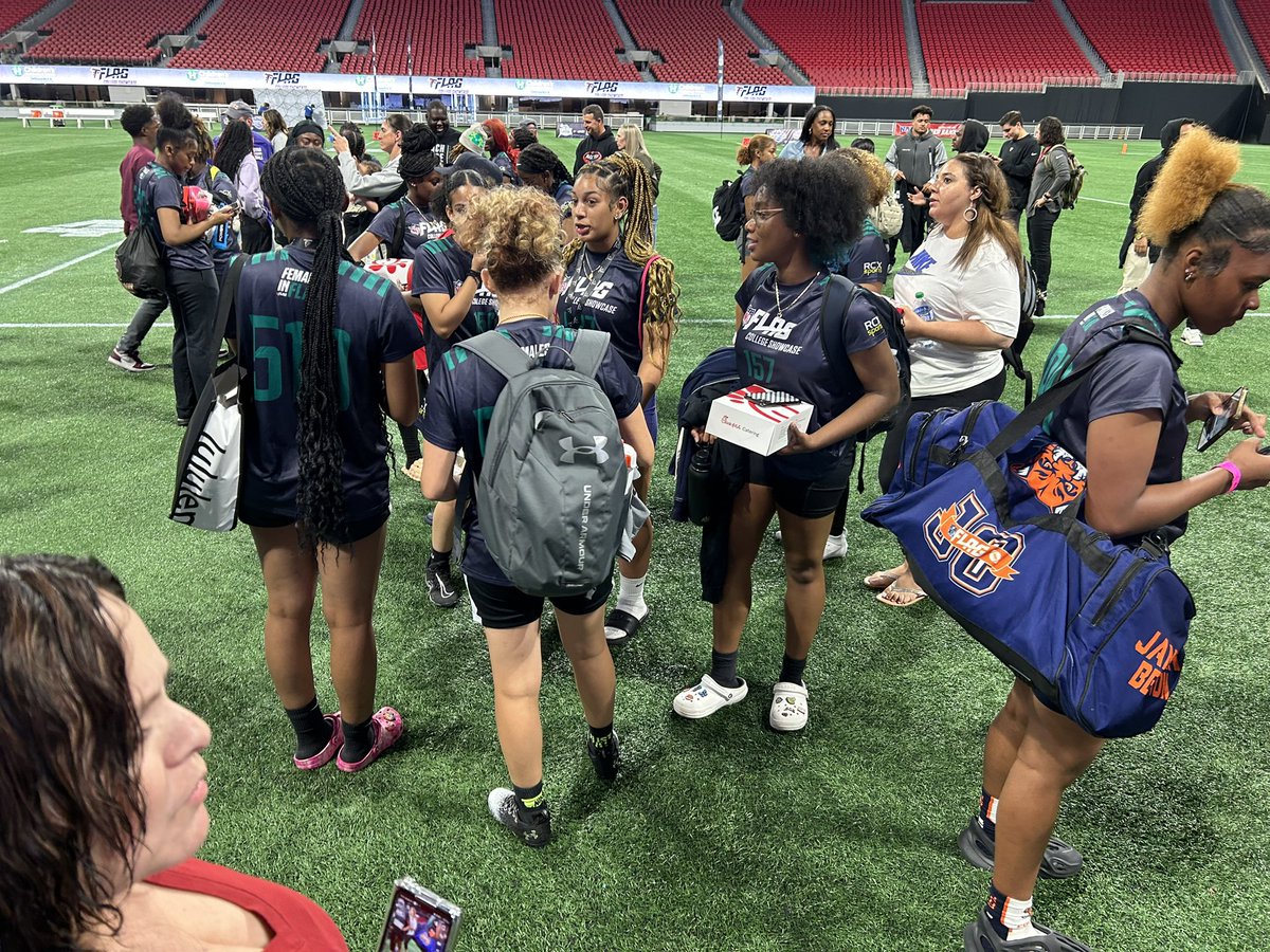 Lady Titans @DHS_Titans gaining knowledge from the @AtlantaFalcons . Building the program 🧱 by🧱💙💪🏽💚. 
#relentlesseffort