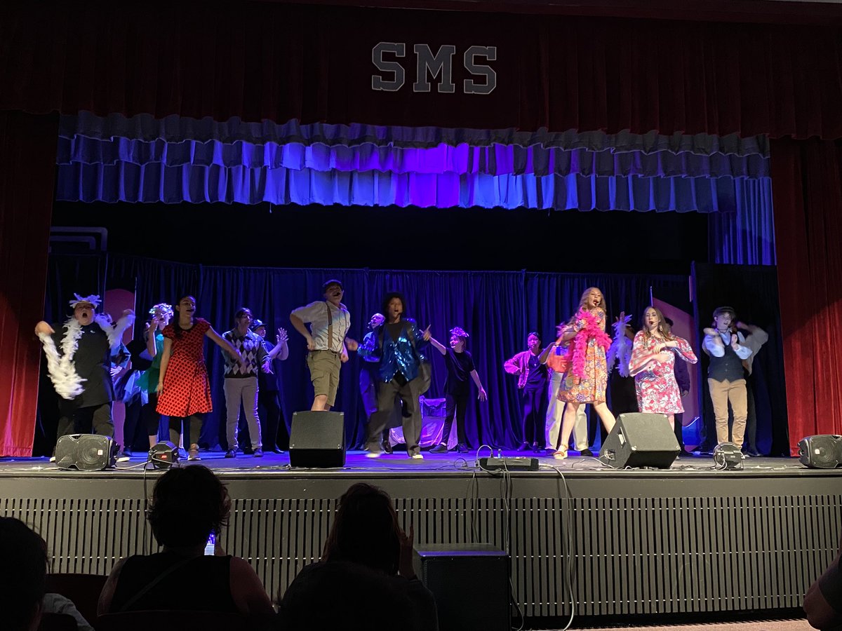 AmandaP65863631's tweet photo. @SmyrnaMiddle great job drama club on an amazing show!!!!!! https://t.co/gs8IngIRdU