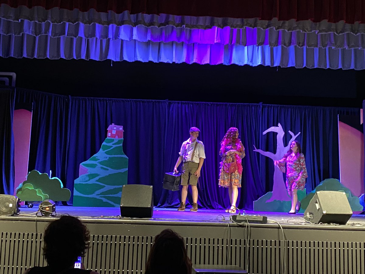 AmandaP65863631's tweet photo. @SmyrnaMiddle great job drama club on an amazing show!!!!!! https://t.co/gs8IngIRdU