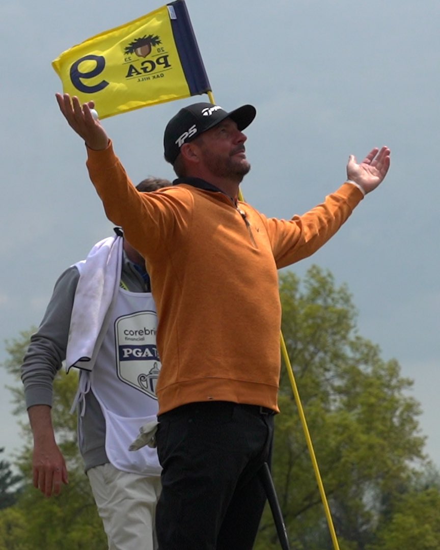 PGATOUR's tweet photo. From club pro to T10 @PGAChampionship 🤯
 
Meet Michael Block, the @PGA professional who has nothing to lose this weekend (a thread ⬇️) https://t.co/TPcPEsaQ8G