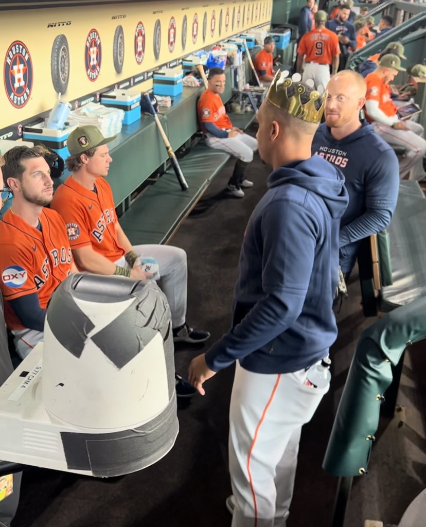 JuliaMorales's tweet image. Kyle Tucker bobblehead night means 👑 are allowed in the dugout. #tuckercrowncraze